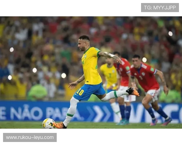 内马尔巧妙挑球闪开空间：足球场上的天才一瞬